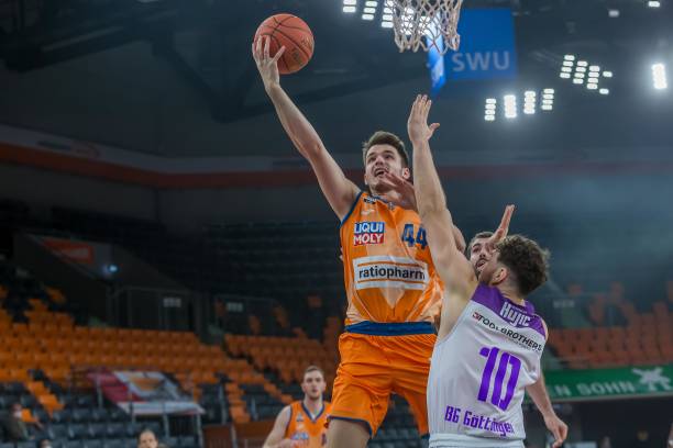 博主在解说 博主在解说