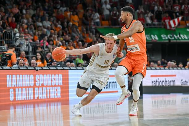 脱颖而出的 脱颖而出的